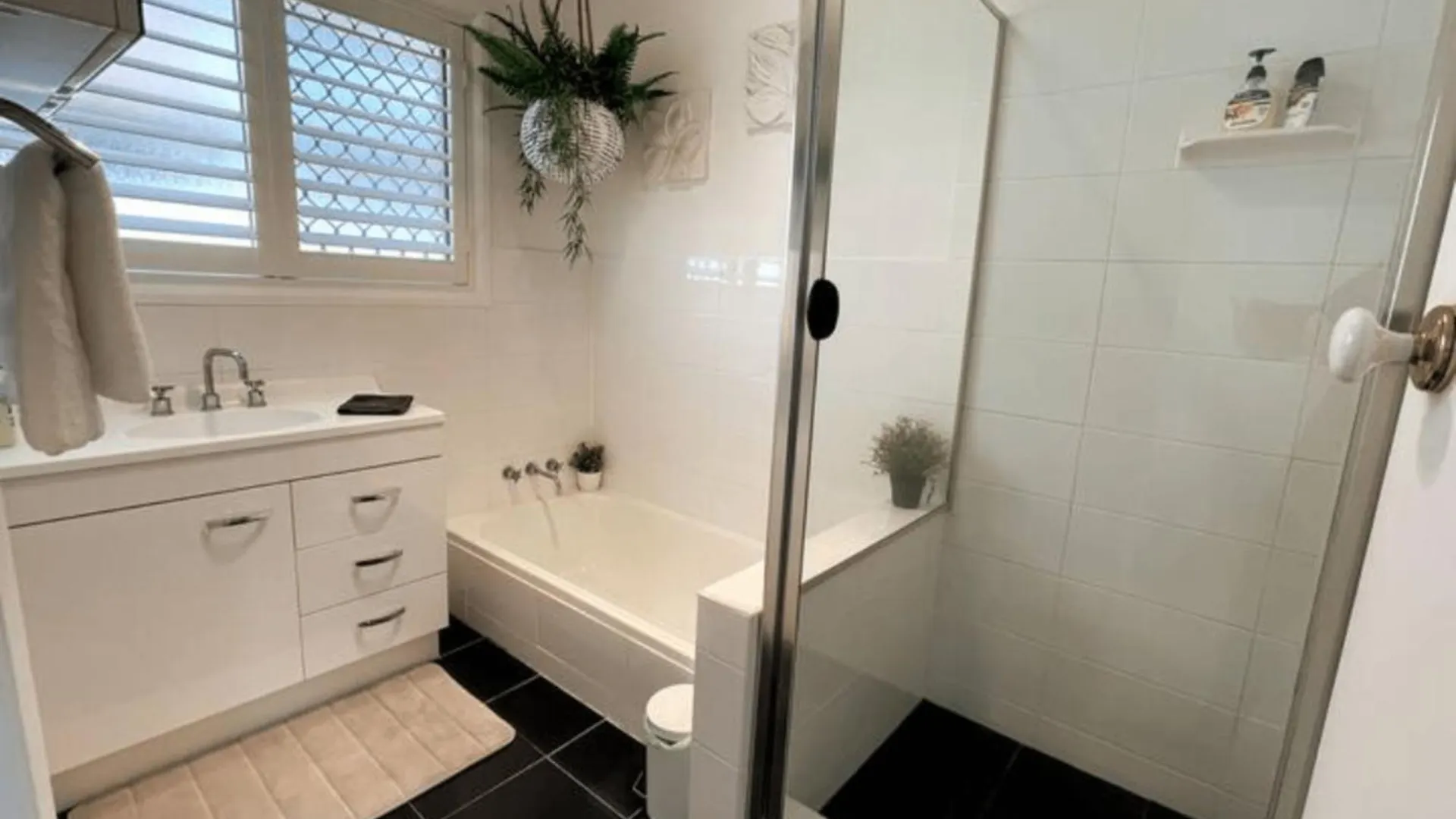 Casa Bella - Paradise, 3 Bedroom, Guest House, Villa Gold Coast